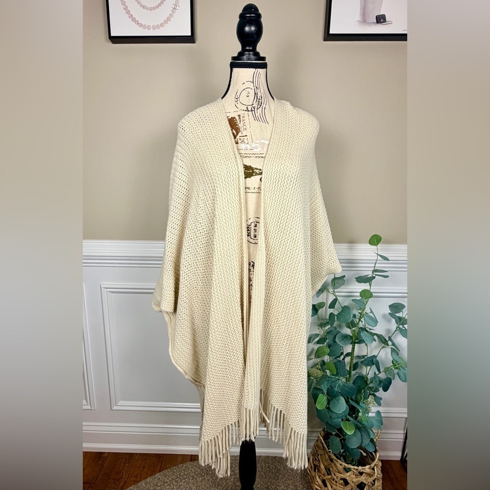 Steve Madden Womens Open Weave Knit Ruana Fringe Poncho Wrap Cream OSFM